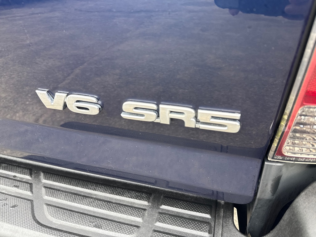 Photo 4 of this TOYOTA TACOMA SR5