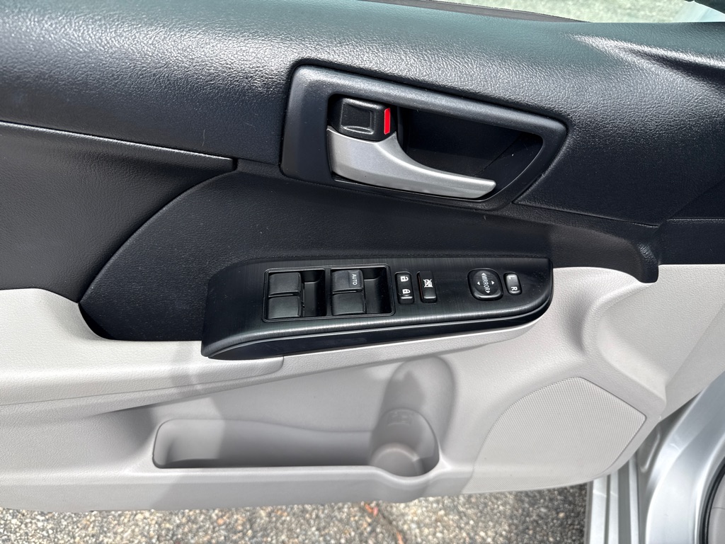 Photo 6 of this TOYOTA CAMRY