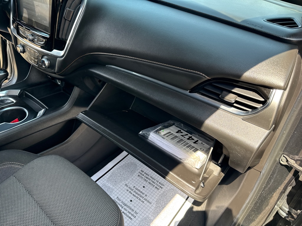 Photo 33 of this CHEVROLET TRAVERSE LT