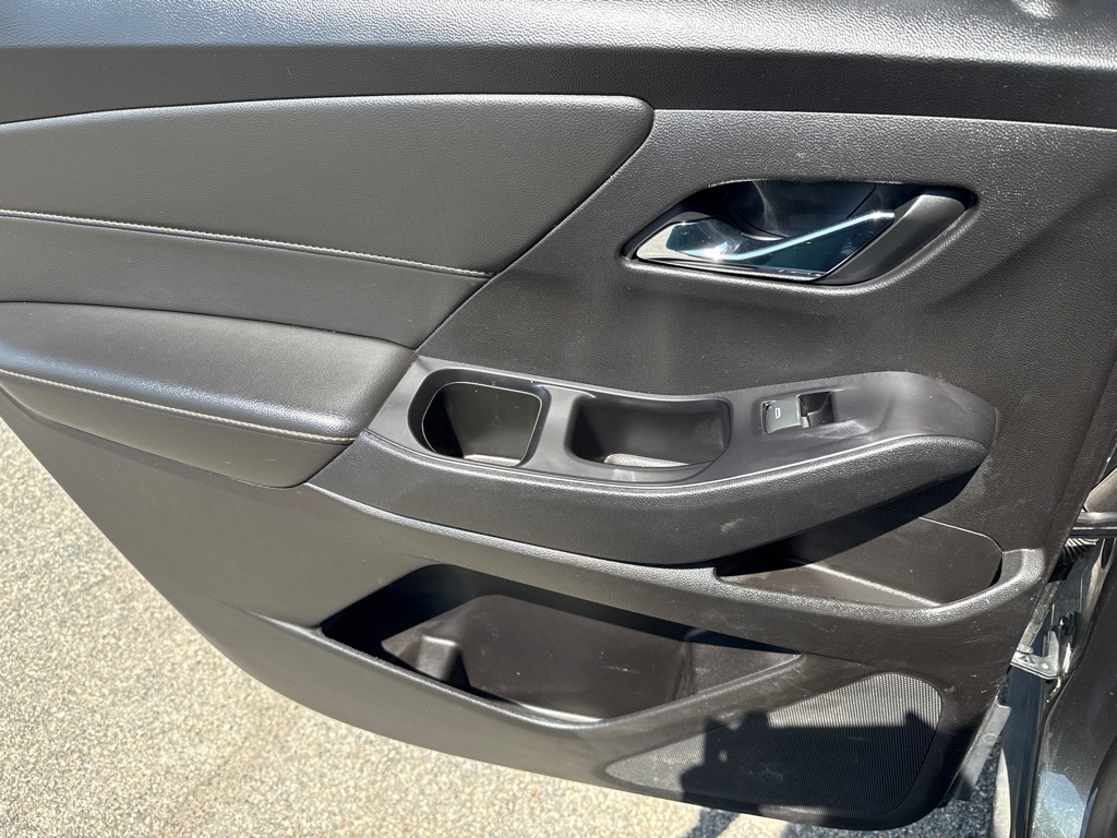 Photo 22 of this CHEVROLET TRAVERSE LT