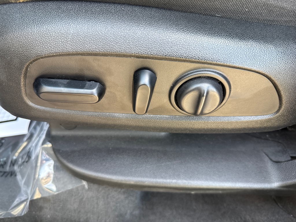 Photo 8 of this CHEVROLET TRAVERSE LT