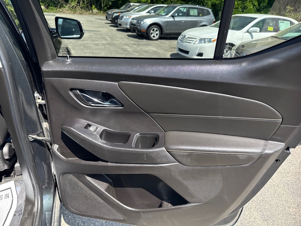 Photo 30 of this CHEVROLET TRAVERSE LT
