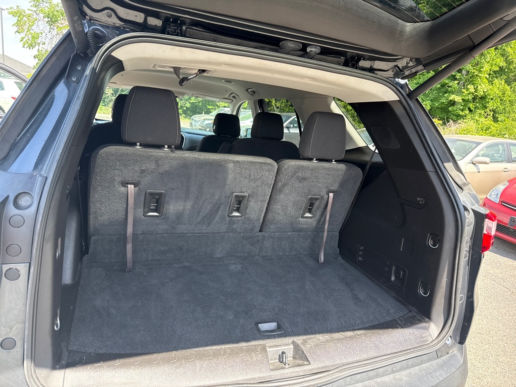 Photo 28 of this CHEVROLET TRAVERSE LT
