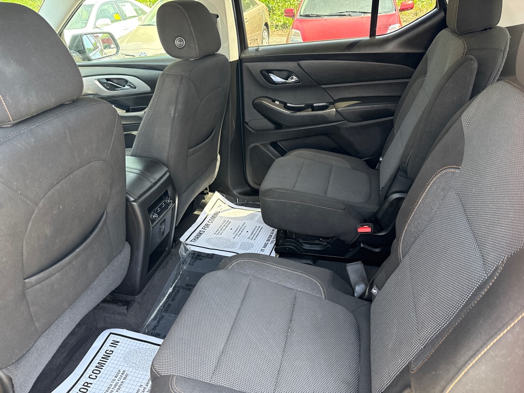 Photo 21 of this CHEVROLET TRAVERSE LT