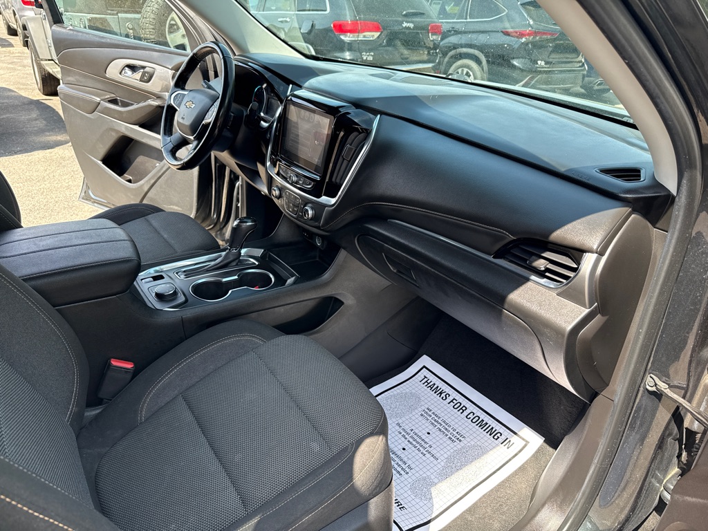 Photo 31 of this CHEVROLET TRAVERSE LT