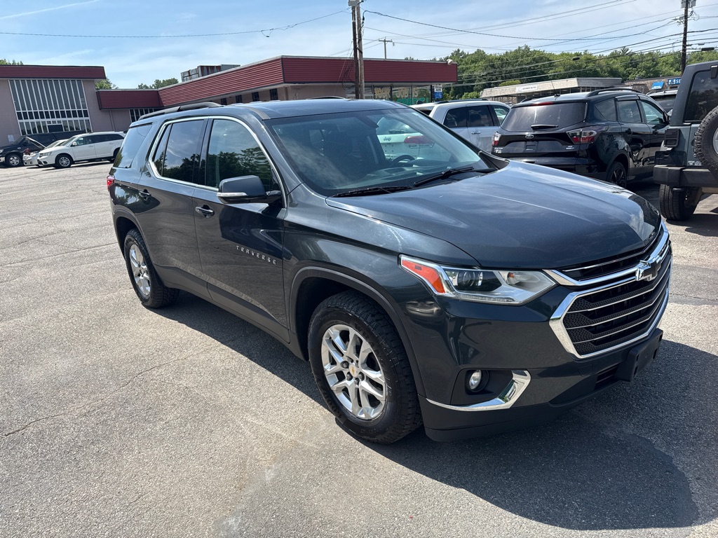 Photo 2 of this CHEVROLET TRAVERSE LT