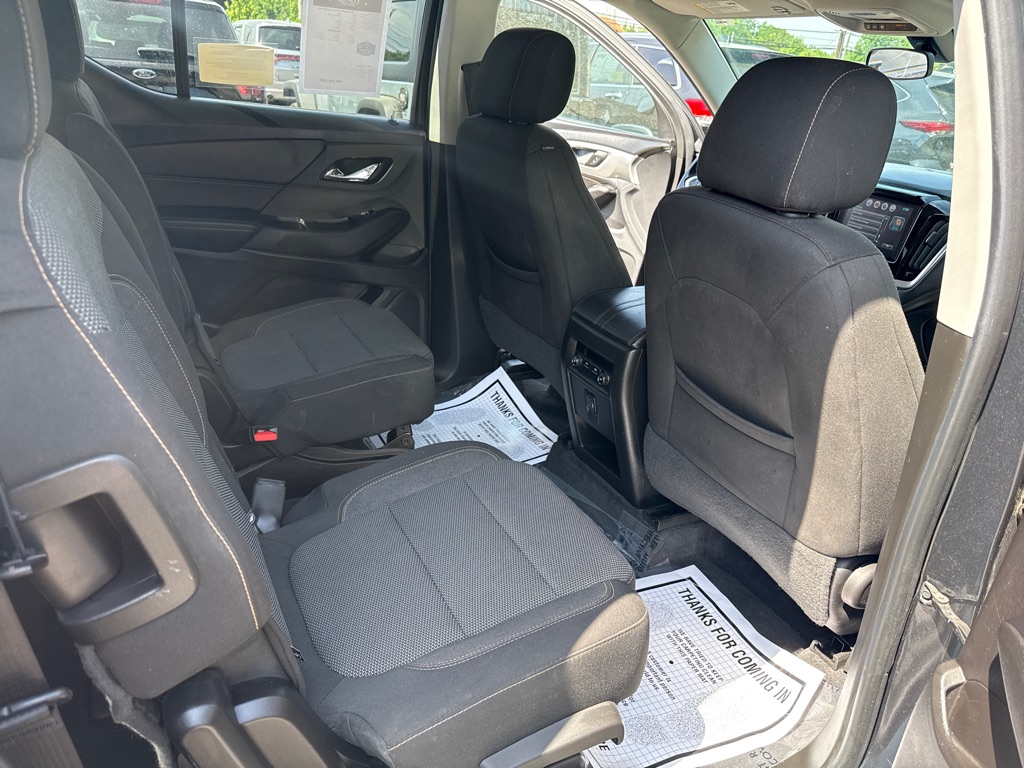 Photo 29 of this CHEVROLET TRAVERSE LT