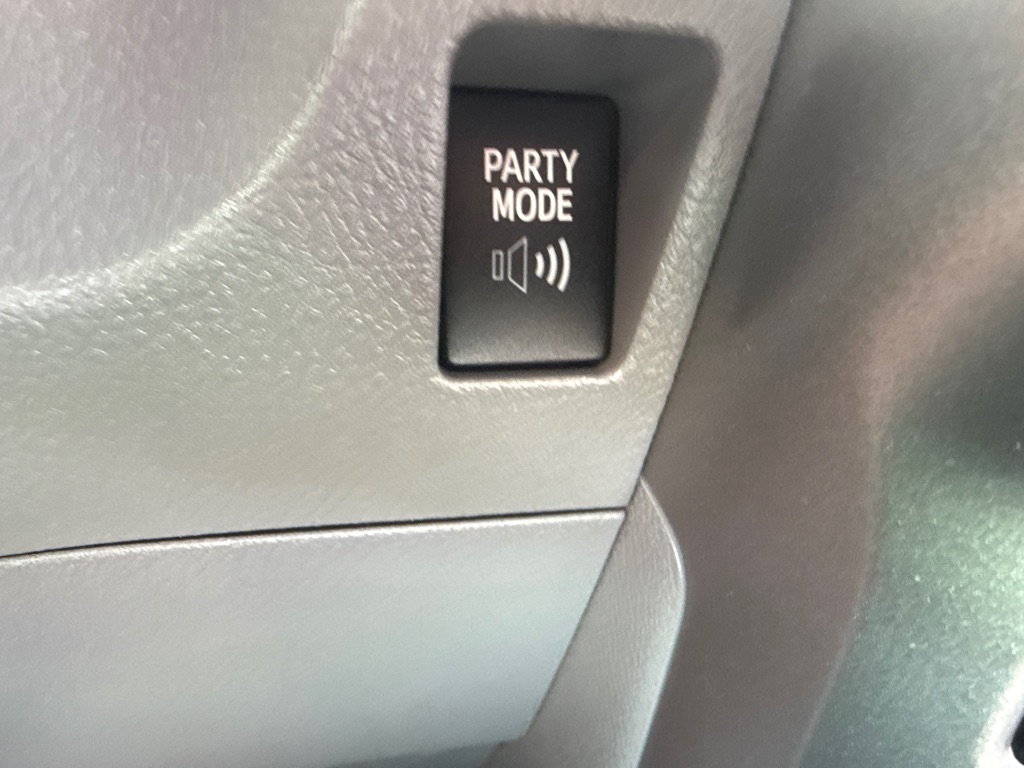 Photo 18 of this TOYOTA 4RUNNER SR5