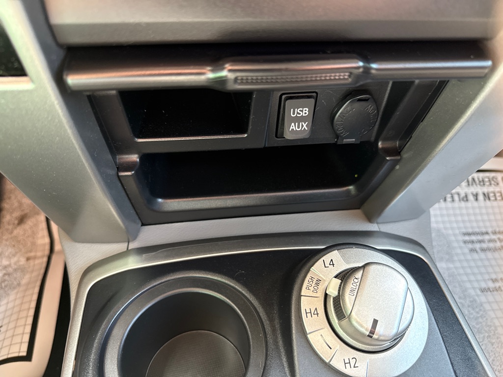 Photo 19 of this TOYOTA 4RUNNER SR5