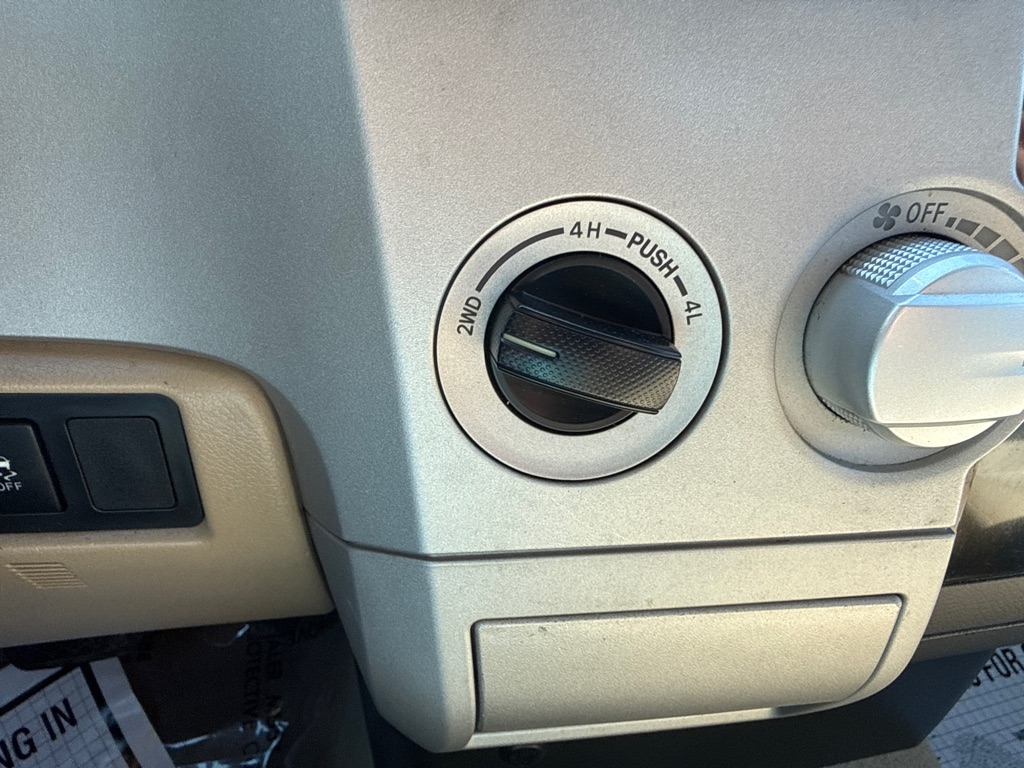 Photo 10 of this TOYOTA TUNDRA SR5