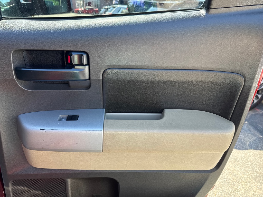 Photo 28 of this TOYOTA TUNDRA SR5