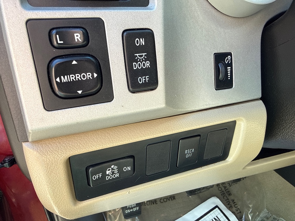 Photo 7 of this TOYOTA TUNDRA SR5