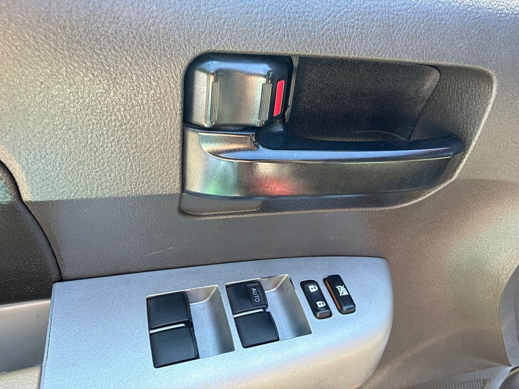 Photo 6 of this TOYOTA TUNDRA SR5