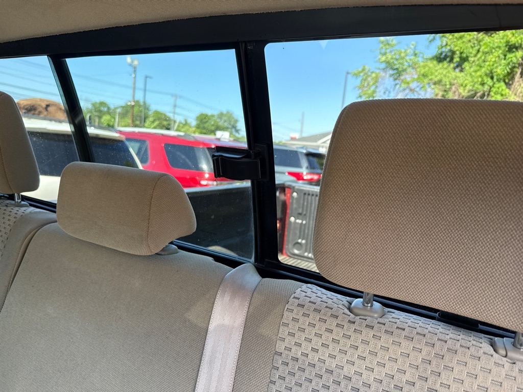 Photo 23 of this TOYOTA TUNDRA SR5
