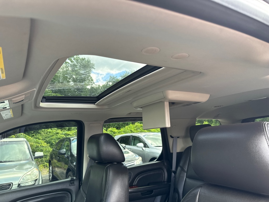Photo 36 of this CADILLAC ESCALADE
