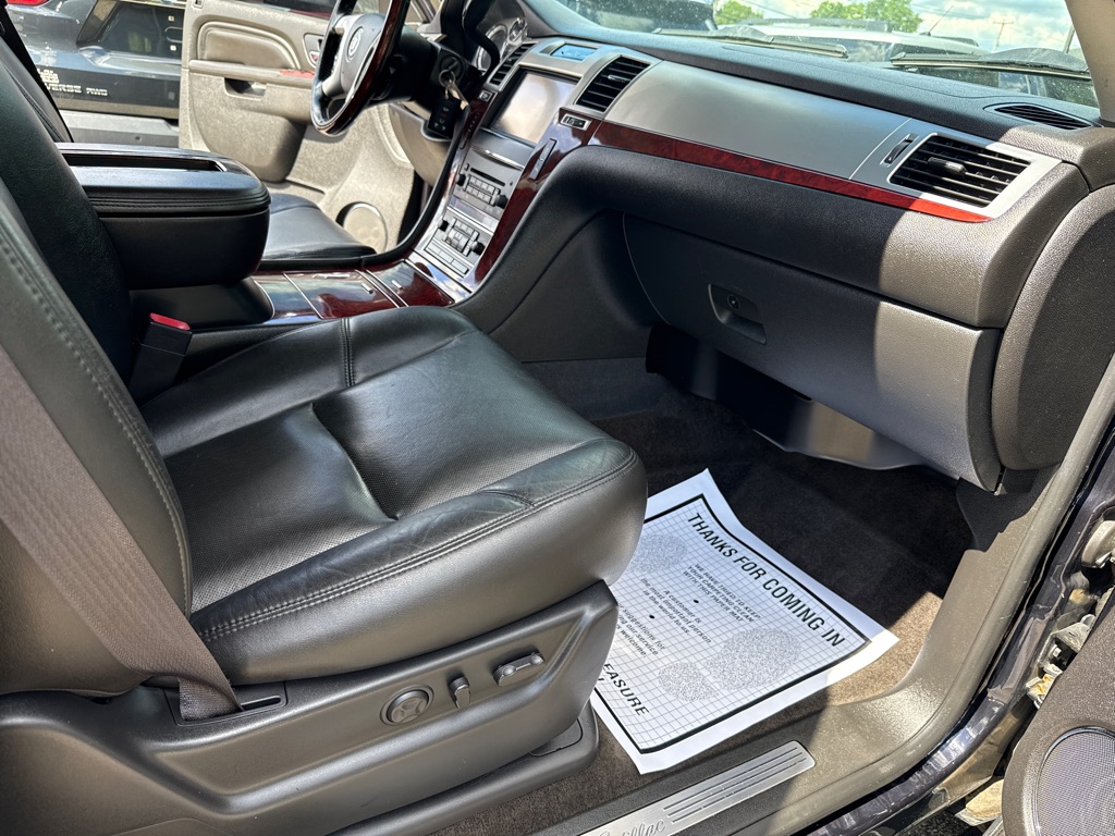 Photo 37 of this CADILLAC ESCALADE