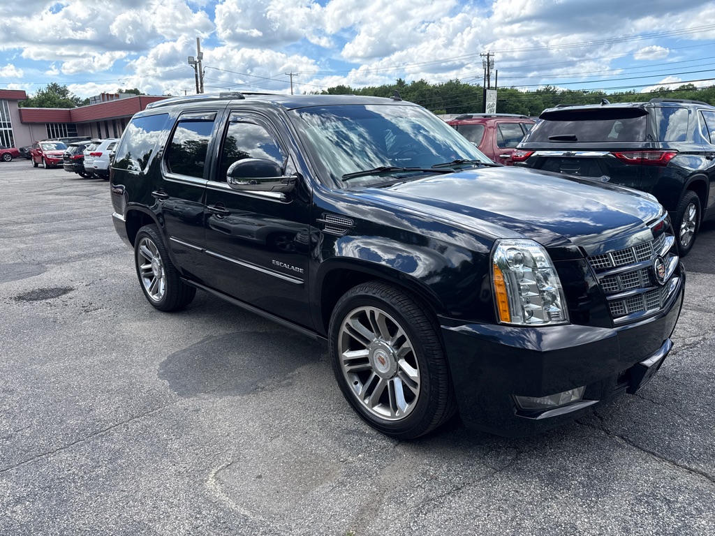 Photo 2 of this CADILLAC ESCALADE