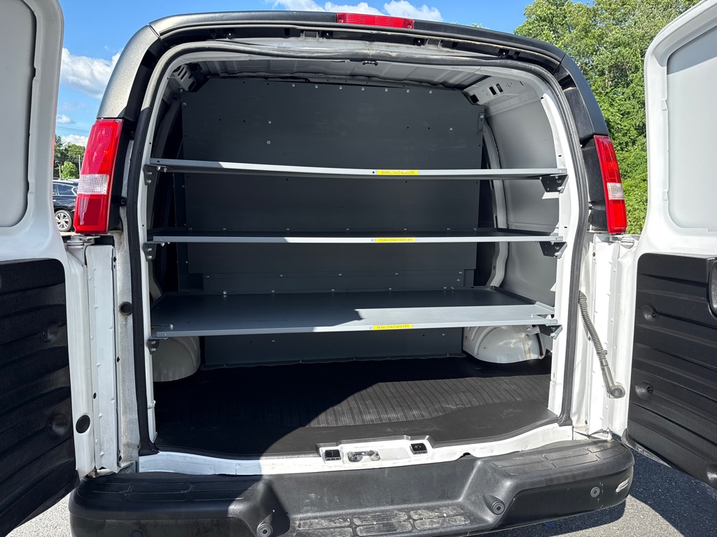 Photo 17 of this GMC SAVANA