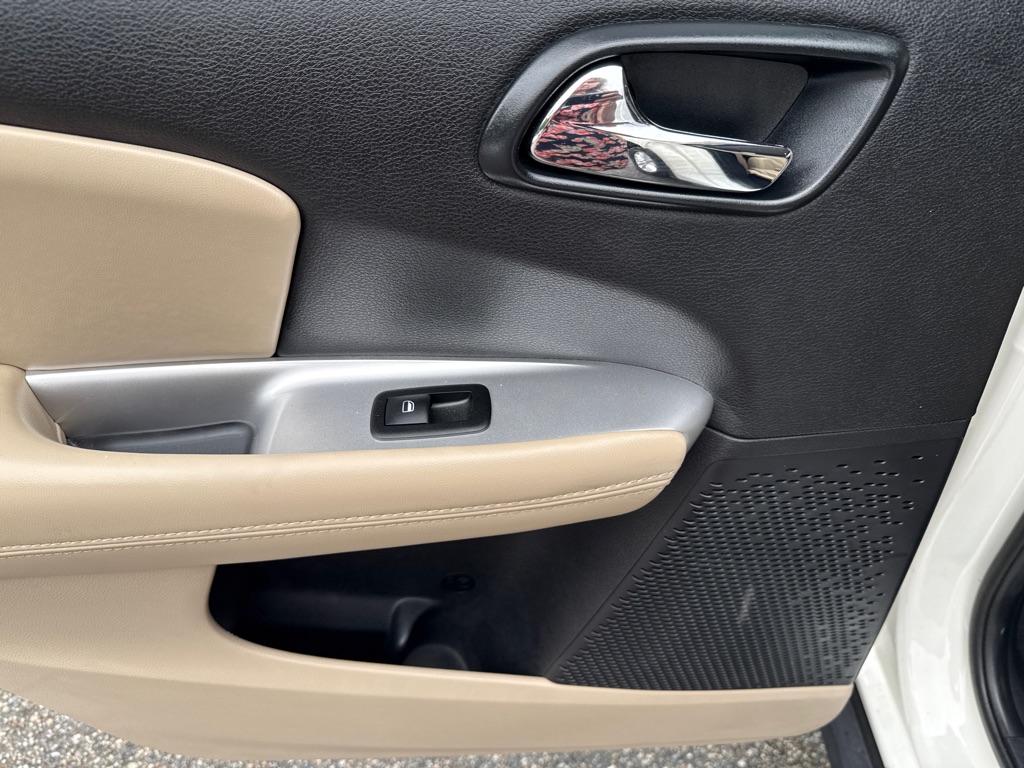 Photo 19 of this DODGE JOURNEY