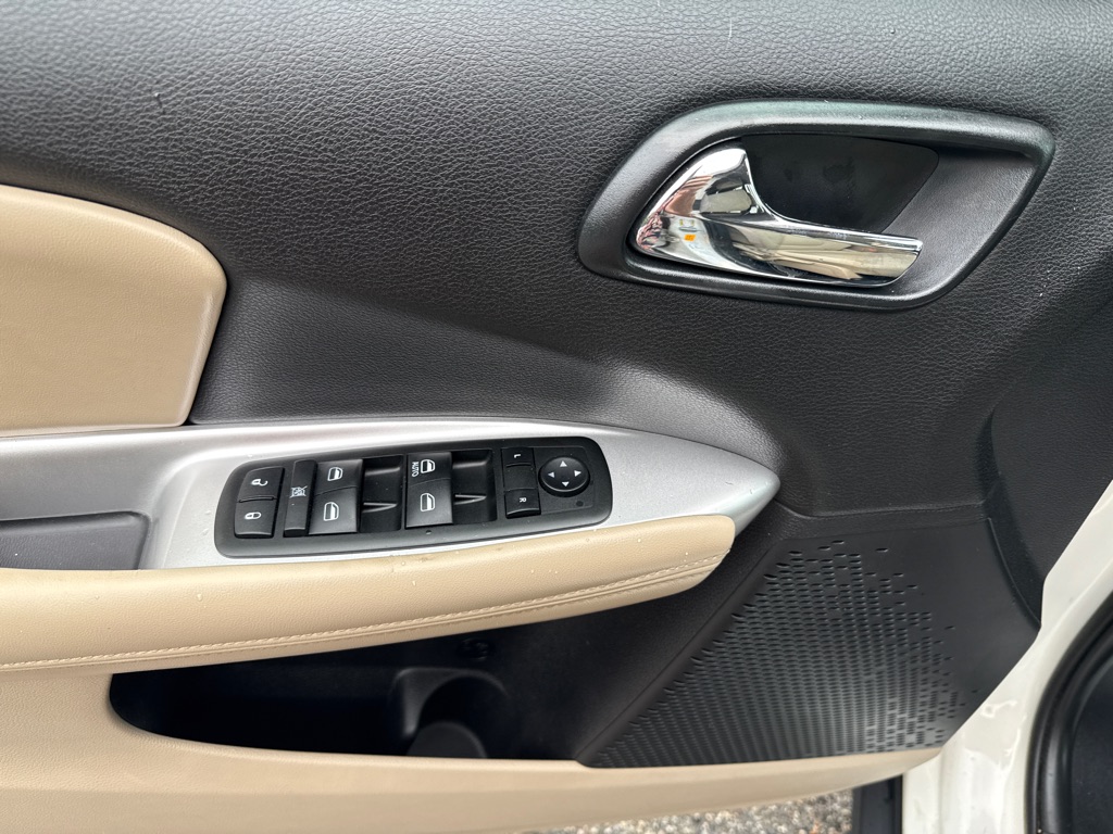 Photo 6 of this DODGE JOURNEY