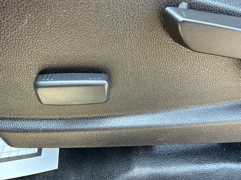 Photo 9 of this CHEVROLET COLORADO