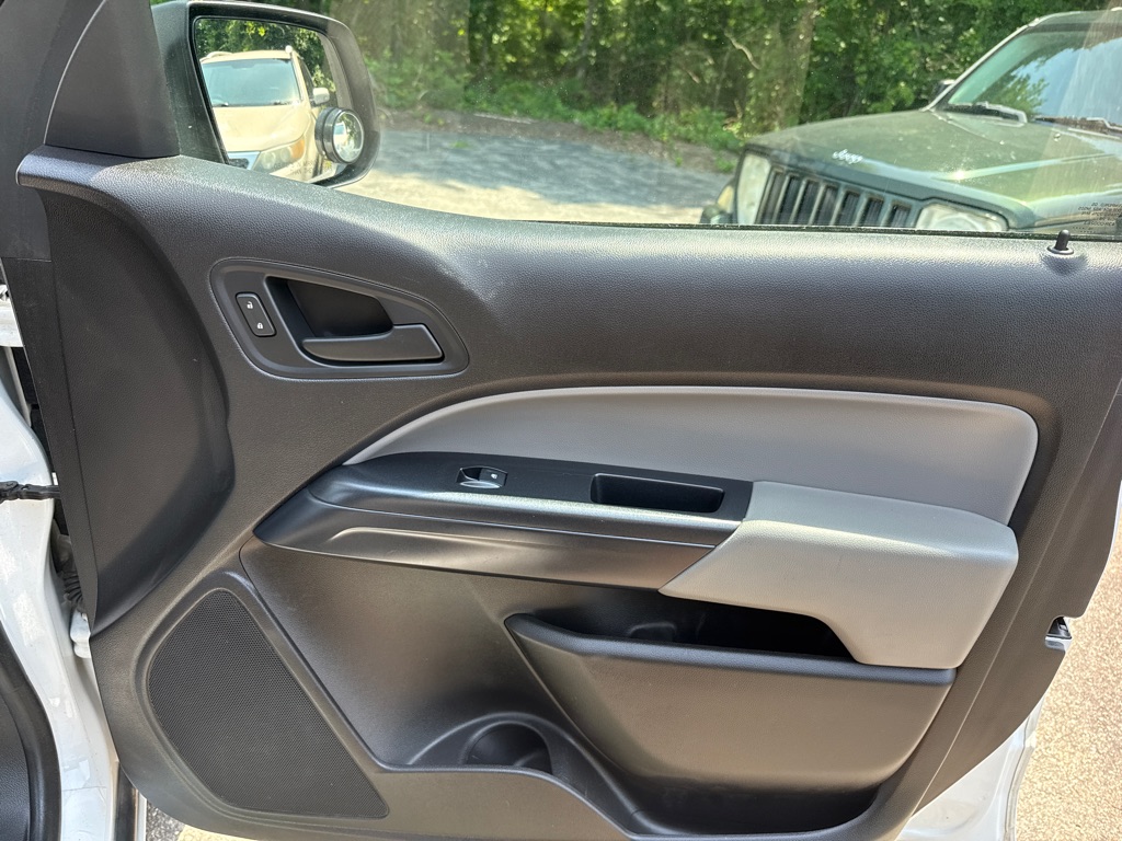 Photo 19 of this CHEVROLET COLORADO