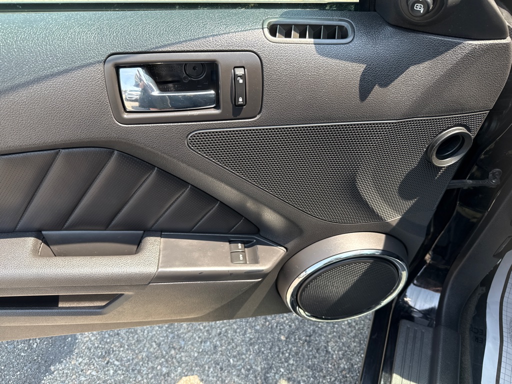 Photo 8 of this FORD MUSTANG PREMIUM