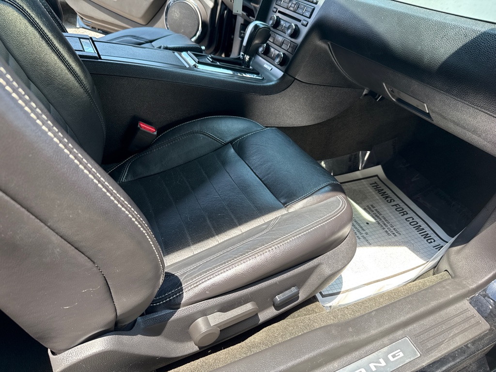 Photo 28 of this FORD MUSTANG PREMIUM