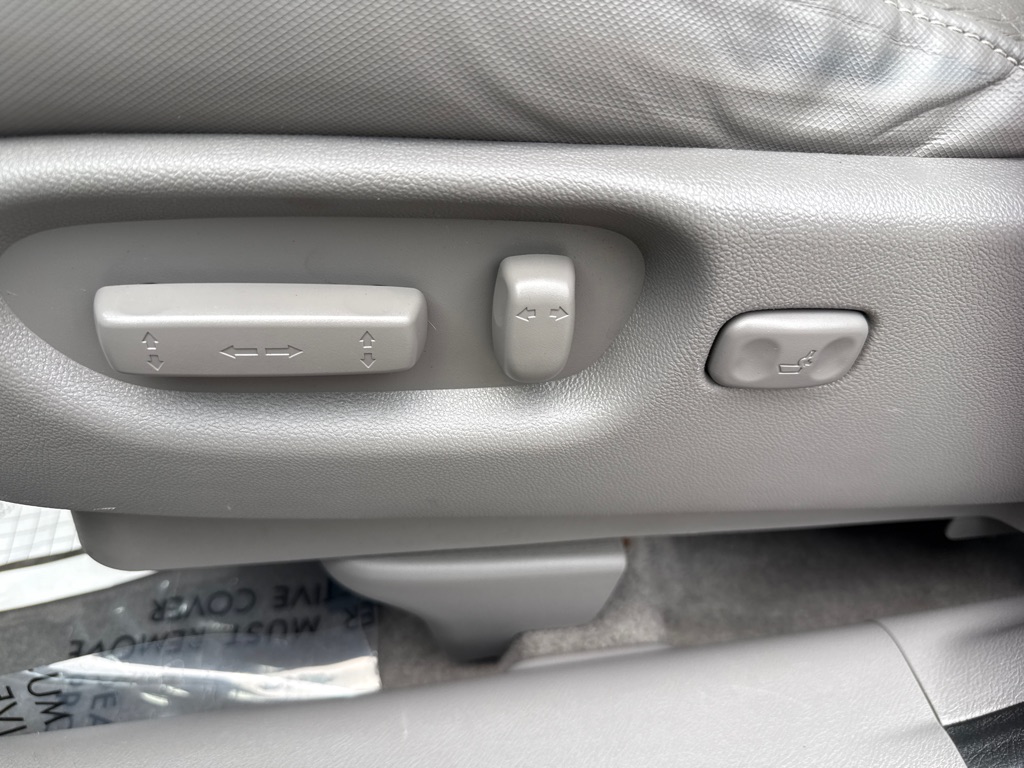 Photo 16 of this HONDA CR-V EX-L