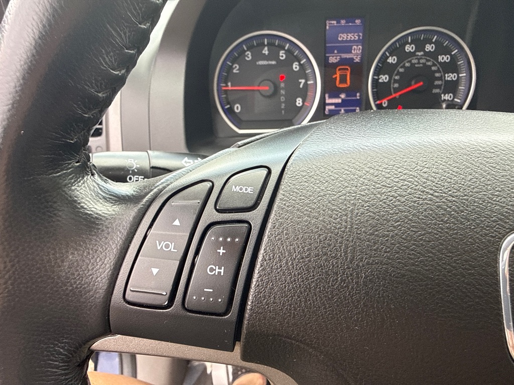 Photo 10 of this HONDA CR-V EX-L