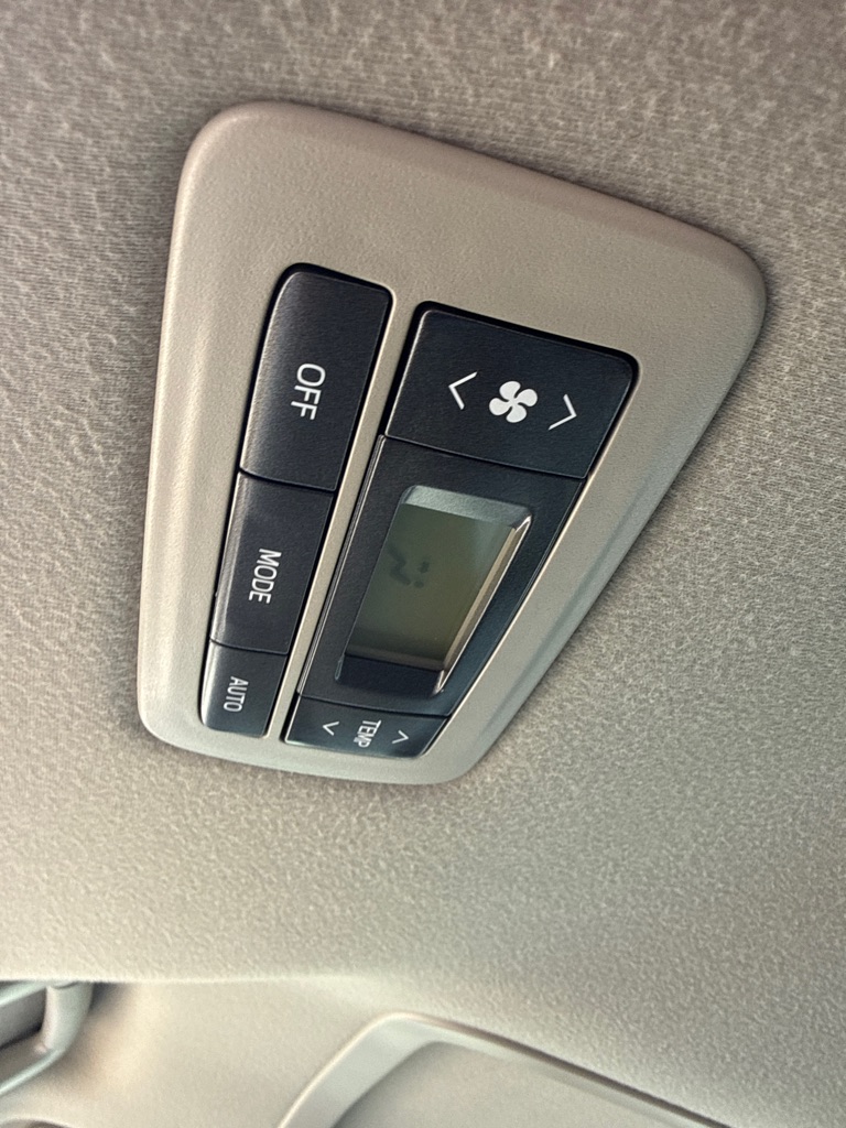 Photo 30 of this TOYOTA SIENNA