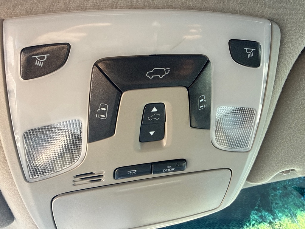 Photo 24 of this TOYOTA SIENNA