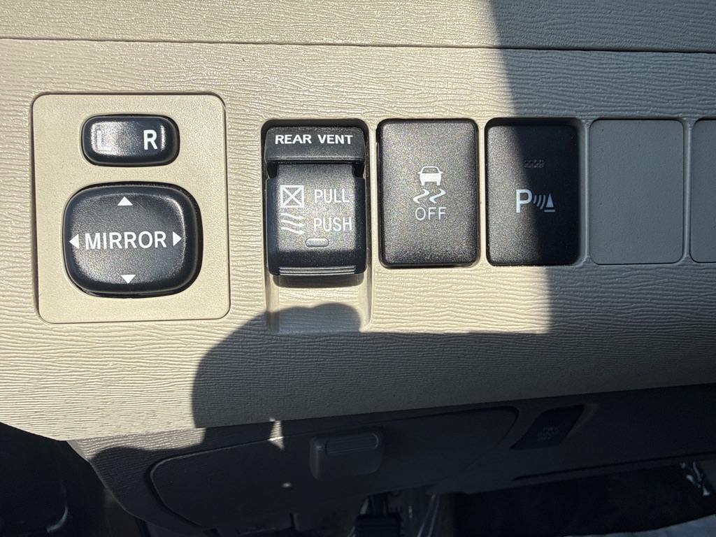 Photo 8 of this TOYOTA SIENNA