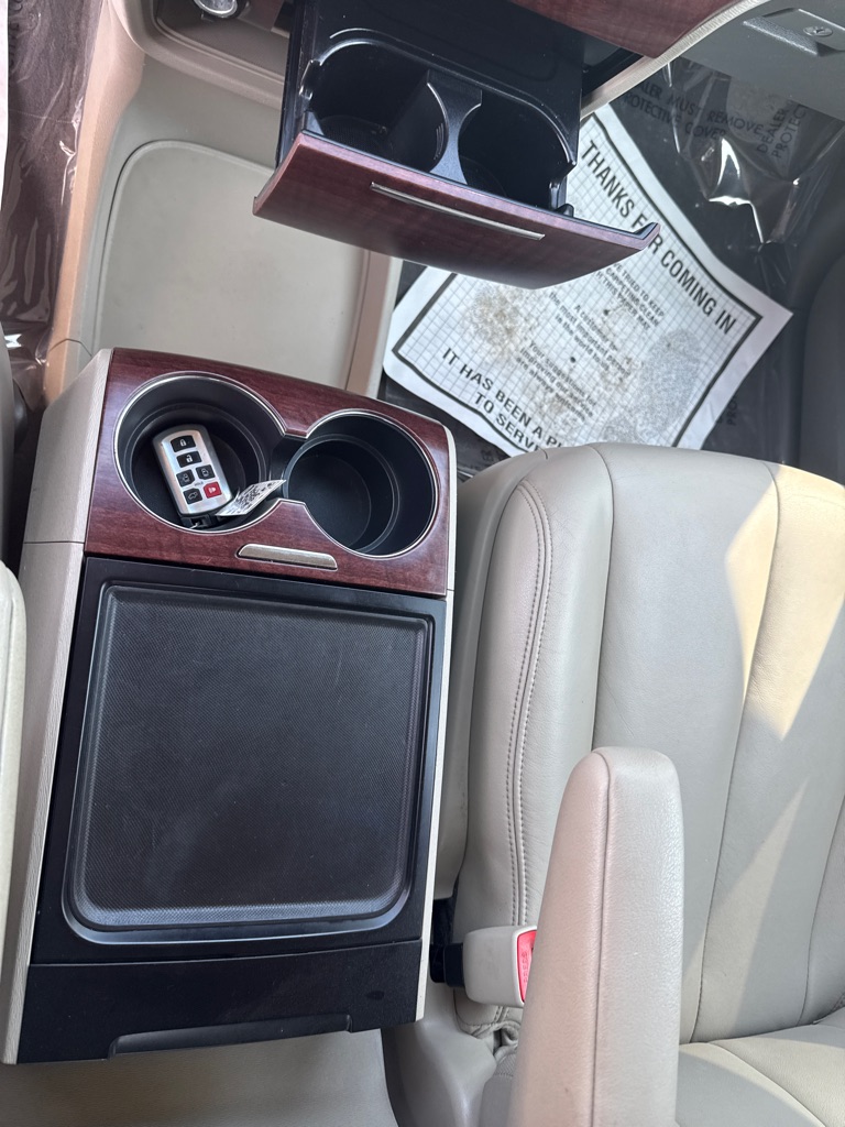 Photo 21 of this TOYOTA SIENNA