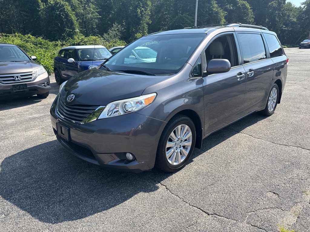 2014 TOYOTA SIENNA
