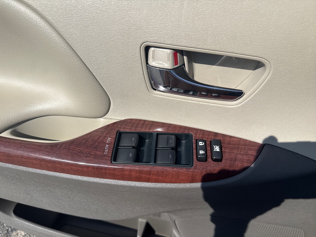 Photo 7 of this TOYOTA SIENNA