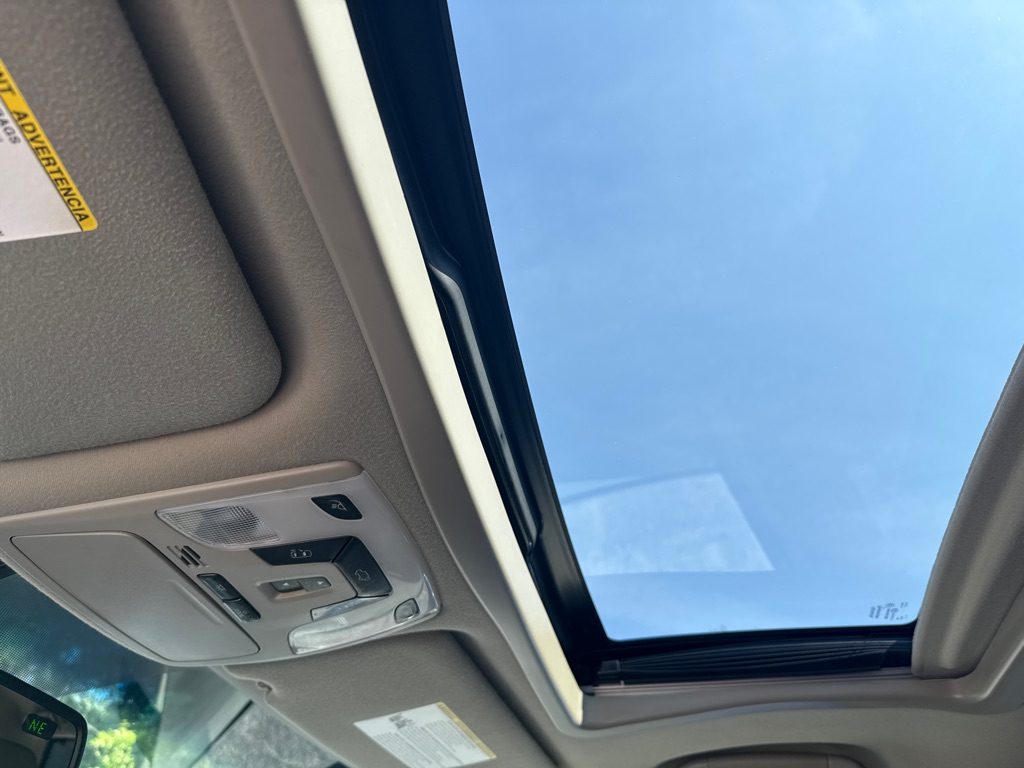 Photo 23 of this TOYOTA SIENNA