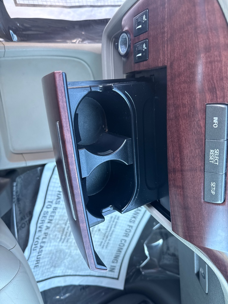 Photo 20 of this TOYOTA SIENNA