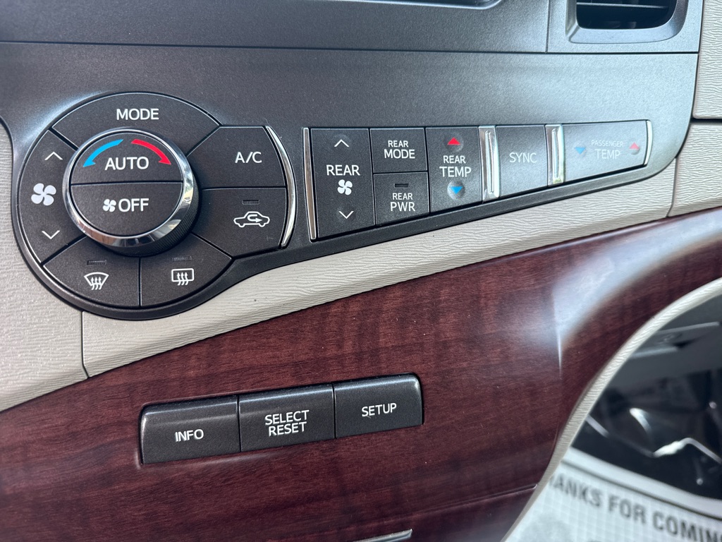 Photo 17 of this TOYOTA SIENNA