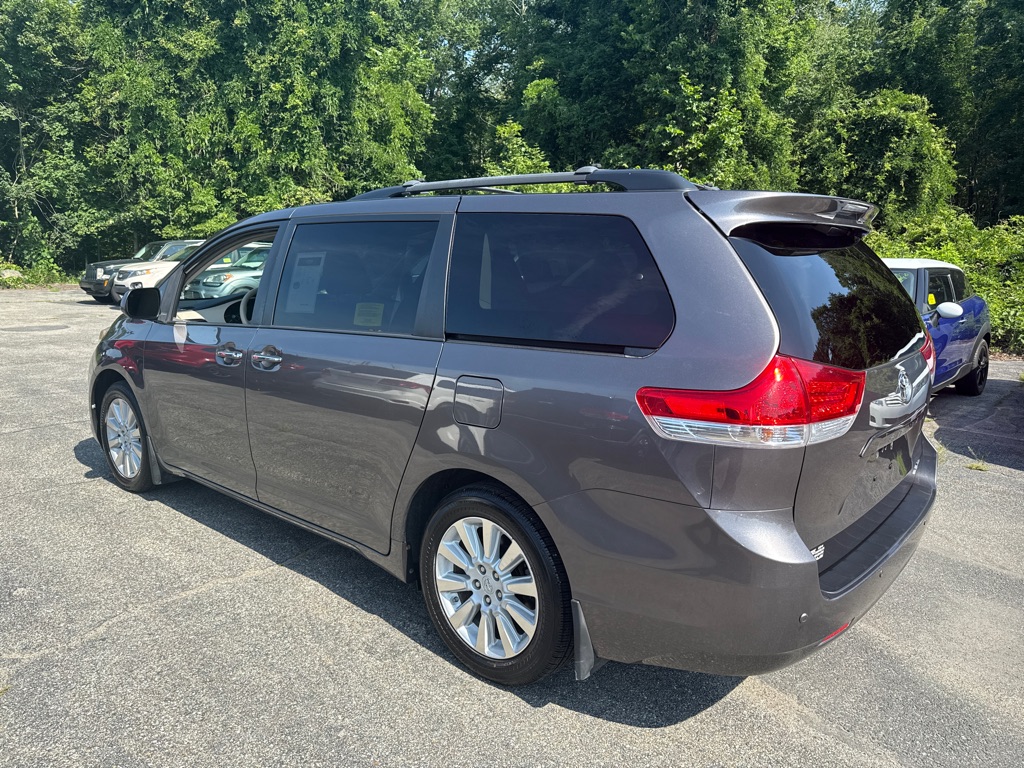 Photo 5 of this TOYOTA SIENNA