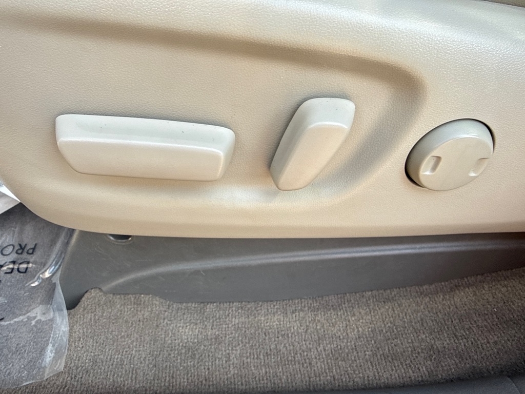 Photo 10 of this TOYOTA SIENNA