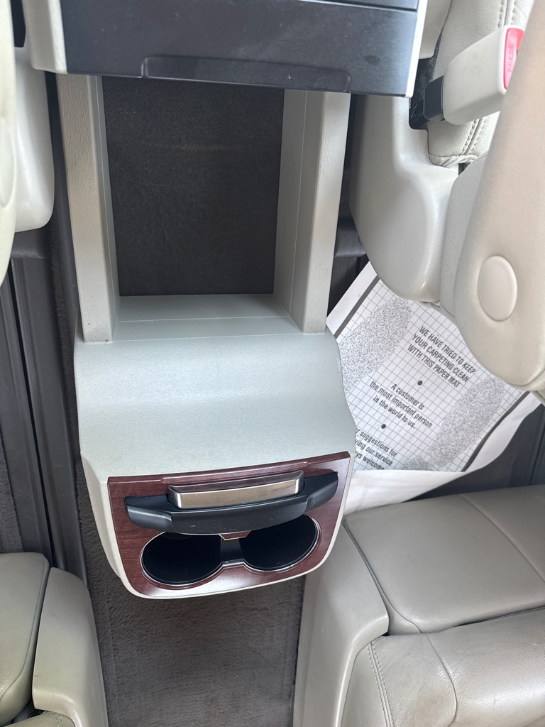 Photo 26 of this TOYOTA SIENNA