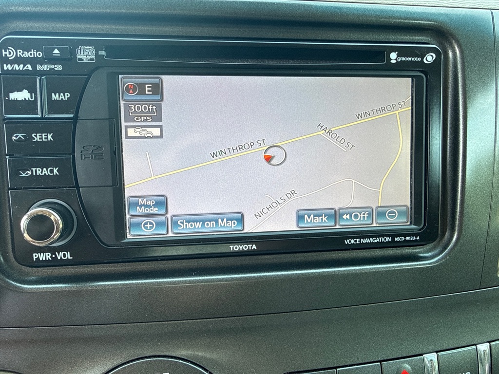 Photo 14 of this TOYOTA SIENNA