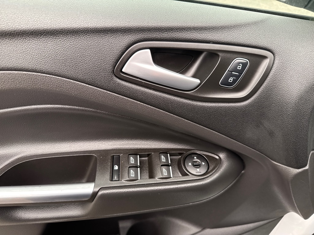 Photo 7 of this FORD ESCAPE SE TECH