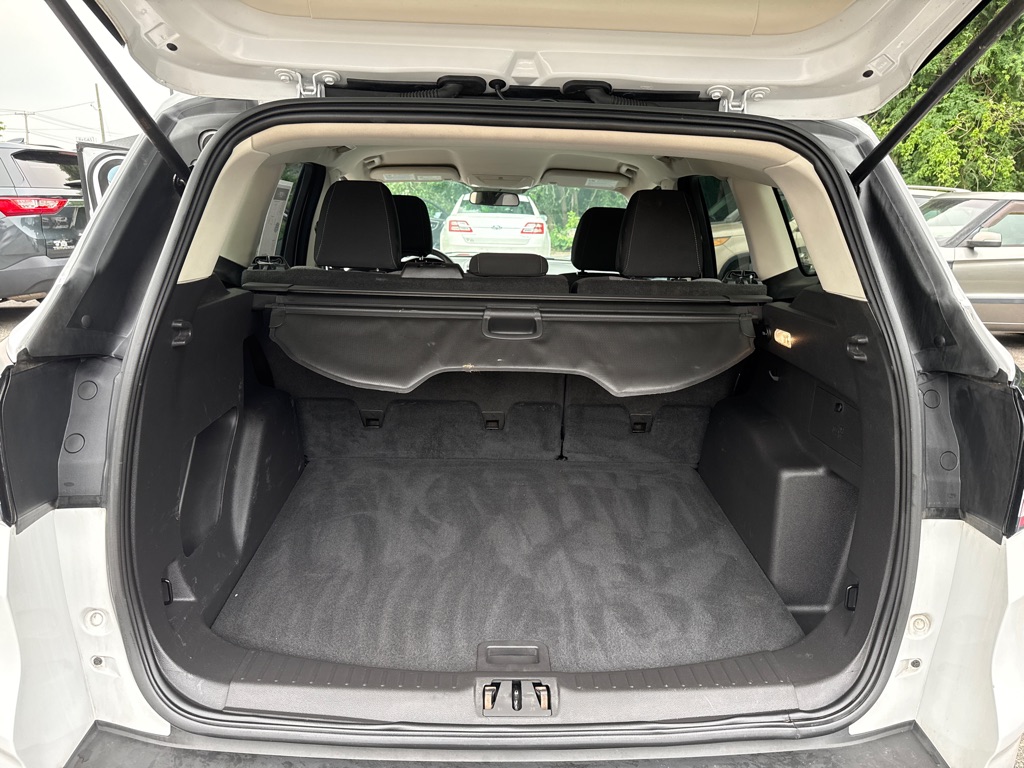 Photo 27 of this FORD ESCAPE SE TECH
