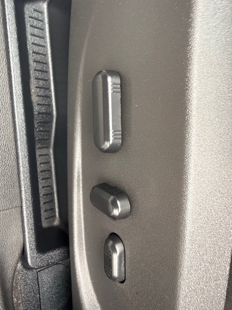 Photo 9 of this FORD ESCAPE SE TECH