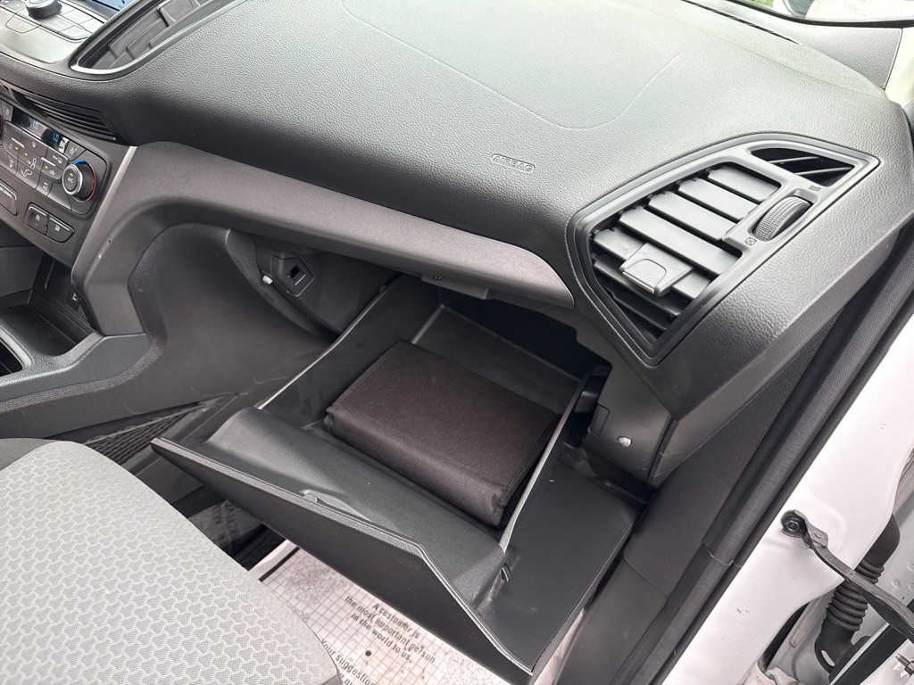 Photo 33 of this FORD ESCAPE SE TECH