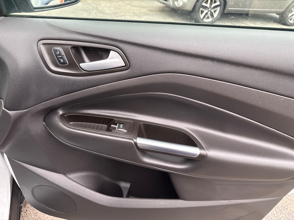 Photo 32 of this FORD ESCAPE SE TECH