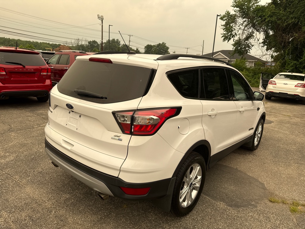 Photo 3 of this FORD ESCAPE SE TECH