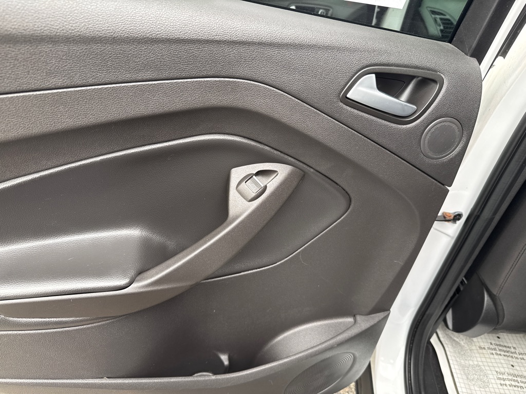 Photo 23 of this FORD ESCAPE SE TECH